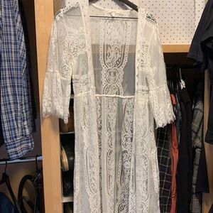 Winter white lace kimono with 3/4 sleeves.